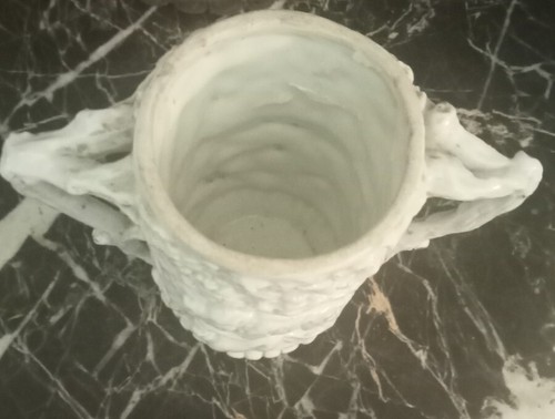Antico vaso biansato con scene di caccia in ceramica Capodimonte - Foto 5 di 12