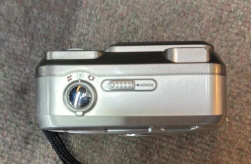 FUGIFILM FINEPIX 2600 ZOOM 2 MP Digitalkamera - ohne Karte - getestet funktioniert - Bild 3 von 4