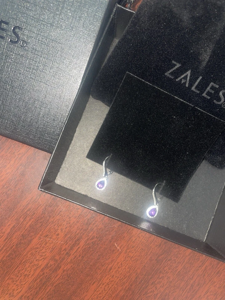 Pendientes de amatista con piedra de nacimiento de plata de ley Zales Foto 2 de 4