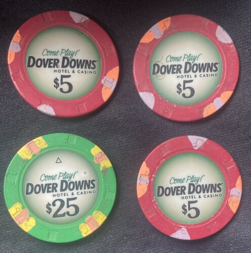 Lotto di (4) fiches da poker (3x $5, 1x $25) dal Dover Downs Casino Dove Delaware - Foto 1 di 1