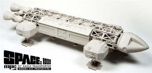 MPC825 Round 2 MPC Space 1999 - Eagle Transporter 1:48 Scale Model Kit - Picture 3 of 6