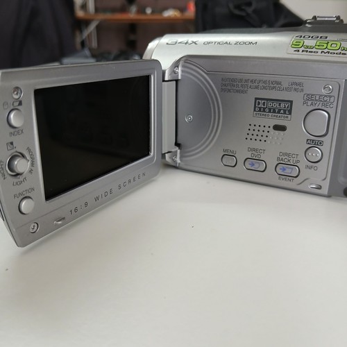 digital video camera. 40 GB HD and SD card slot. Remote and tripod. extra batte - Picture 4 of 8