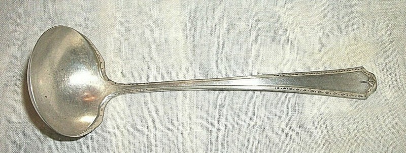 ANTIQUE VINTAGE ONEIDA COMMUNITY MADE TUDOR PLATE SILVER SERVING LADLE SPOON