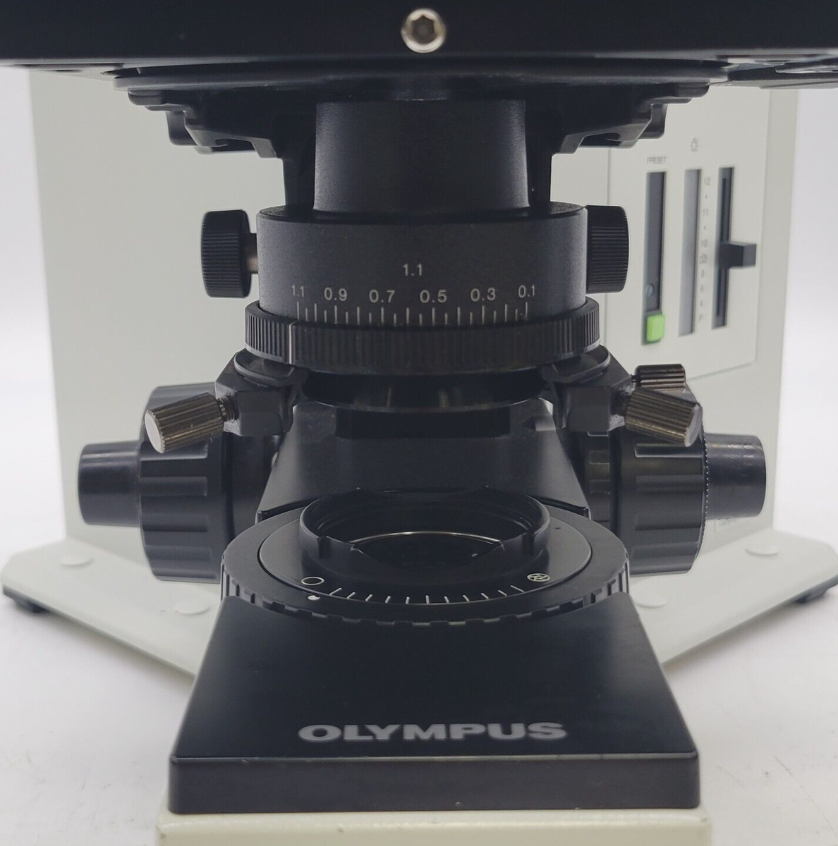 OLYMPUS μ7050 Olympus Microscope BX50 w. Binocular Head, Fixed Stage & 4x