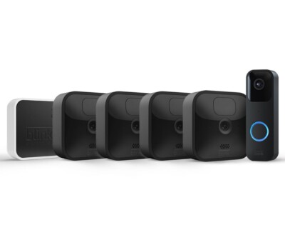 Blink Outdoor mit zwei Jahren Akkulaufzeit. 4-Kamera System + Blink Video Doorbell