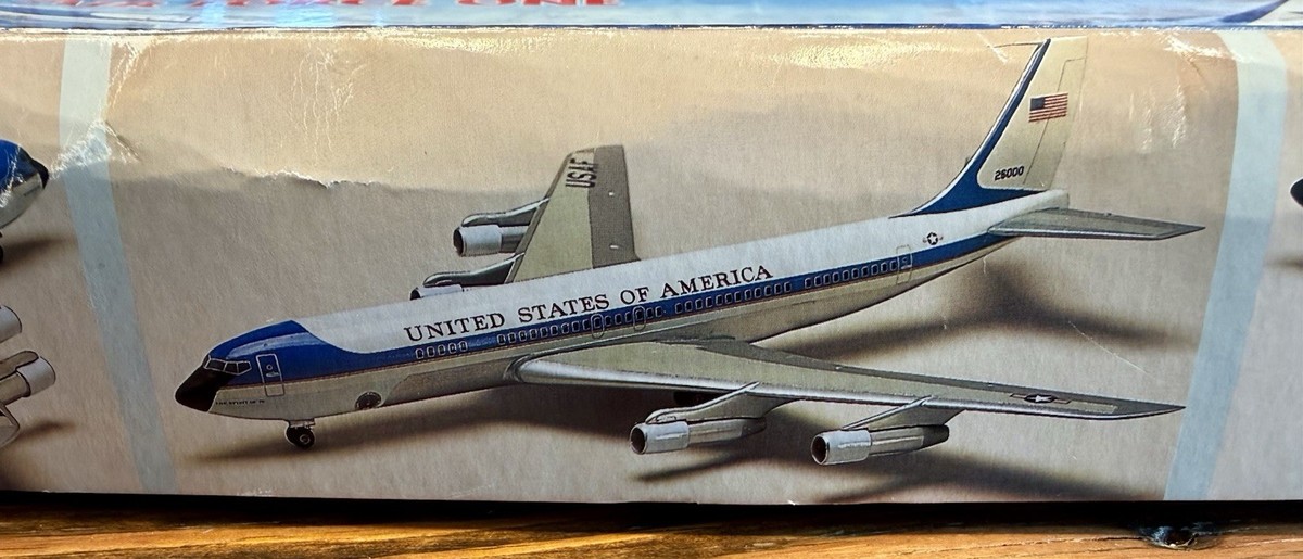 Boeing USAF VC-137C Air Force One Minicraft Model Kit 1/144th