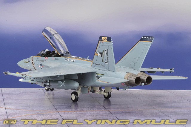 Hobby Master 1:72 F/A-18F Super Hornet USN VFA-122 Flying