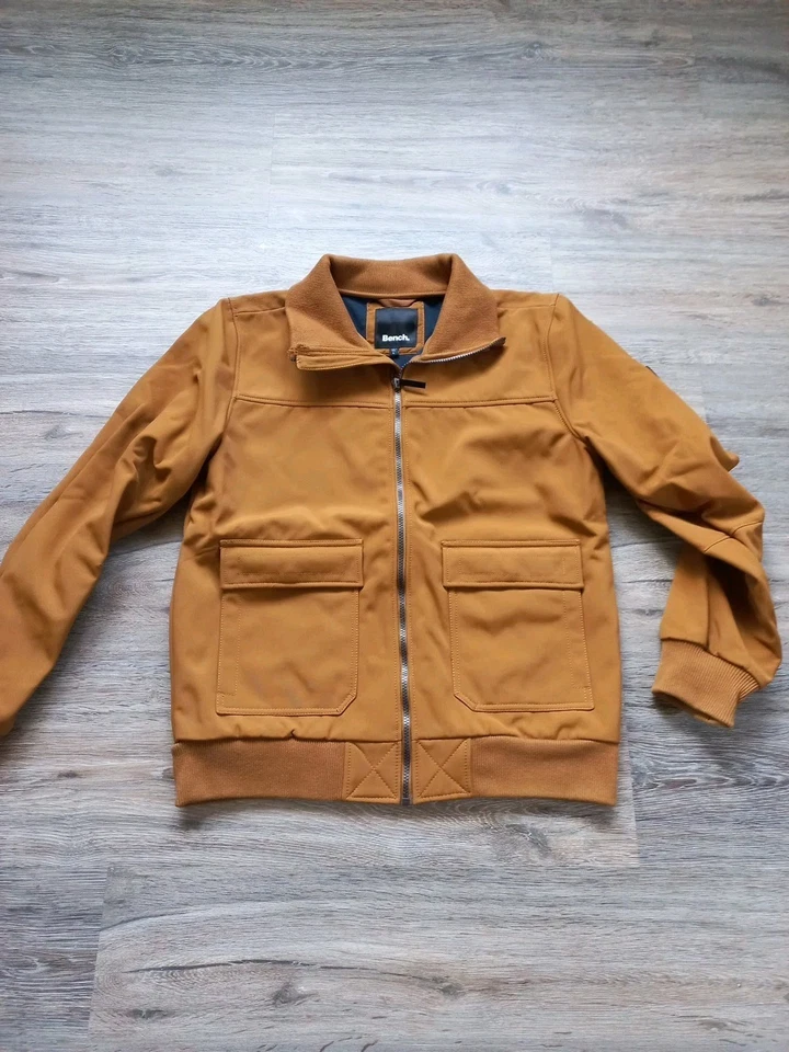 **Bench**Herren Jacke Größe M Designer Softshelljacke Sehr Stylisch Wie Neu !!! - Bild 3 von 4