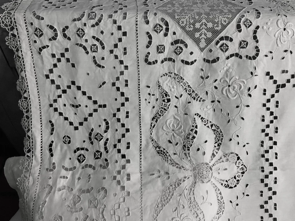 Linge Ancien Nappe Diane La Chasseresse Brodée Point De Bourdon Et Dentelle - Photo 4/4