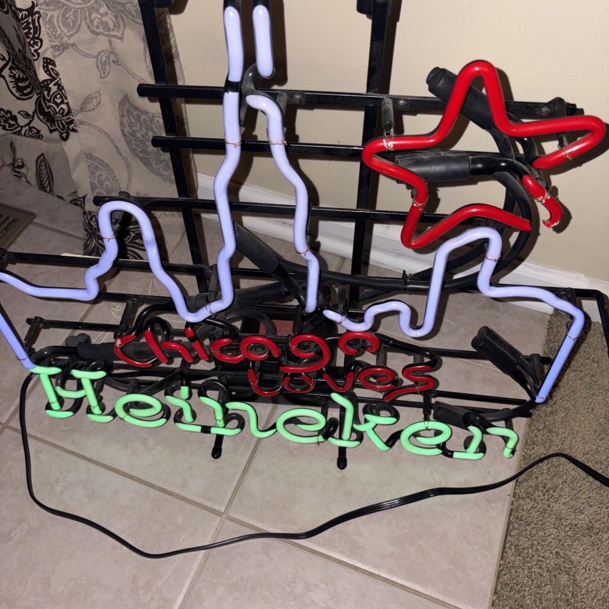 Vintage Chicago Loves Heineken Neon Sign Beer Bar Light 24”x23