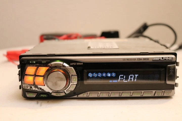 Receptor de CD Alpine CDA-9830 MP3/WMA Ai-NET SwingFace ecualizador de 4 bandas estéreo para automóvil Foto 3 de 4