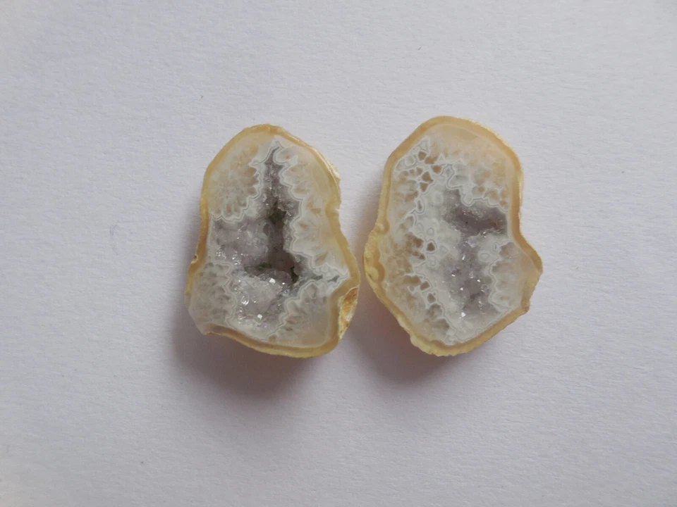 Par de geodas de cabujón blanco crudo ágata druzy de diseño de 2 piezas de cuarzo suelto natural Foto 2 de 4