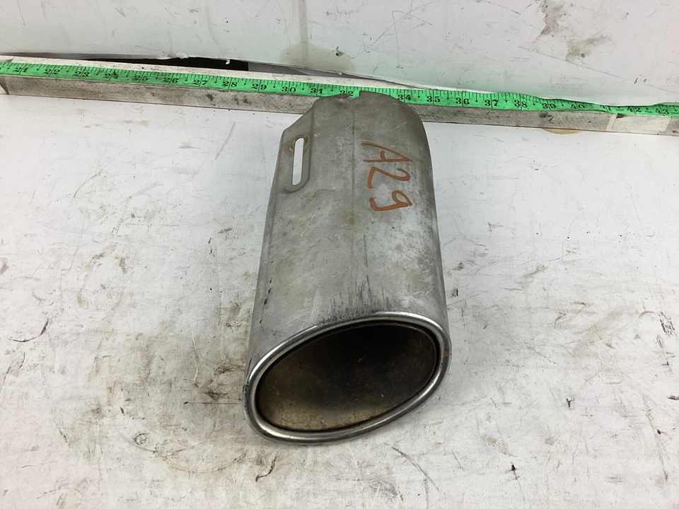 Punta de tubo de escape trasero izquierdo mercedes-benz c300 2008-2014 a2044906327 fabricante de equipos originales Foto 2 de 4