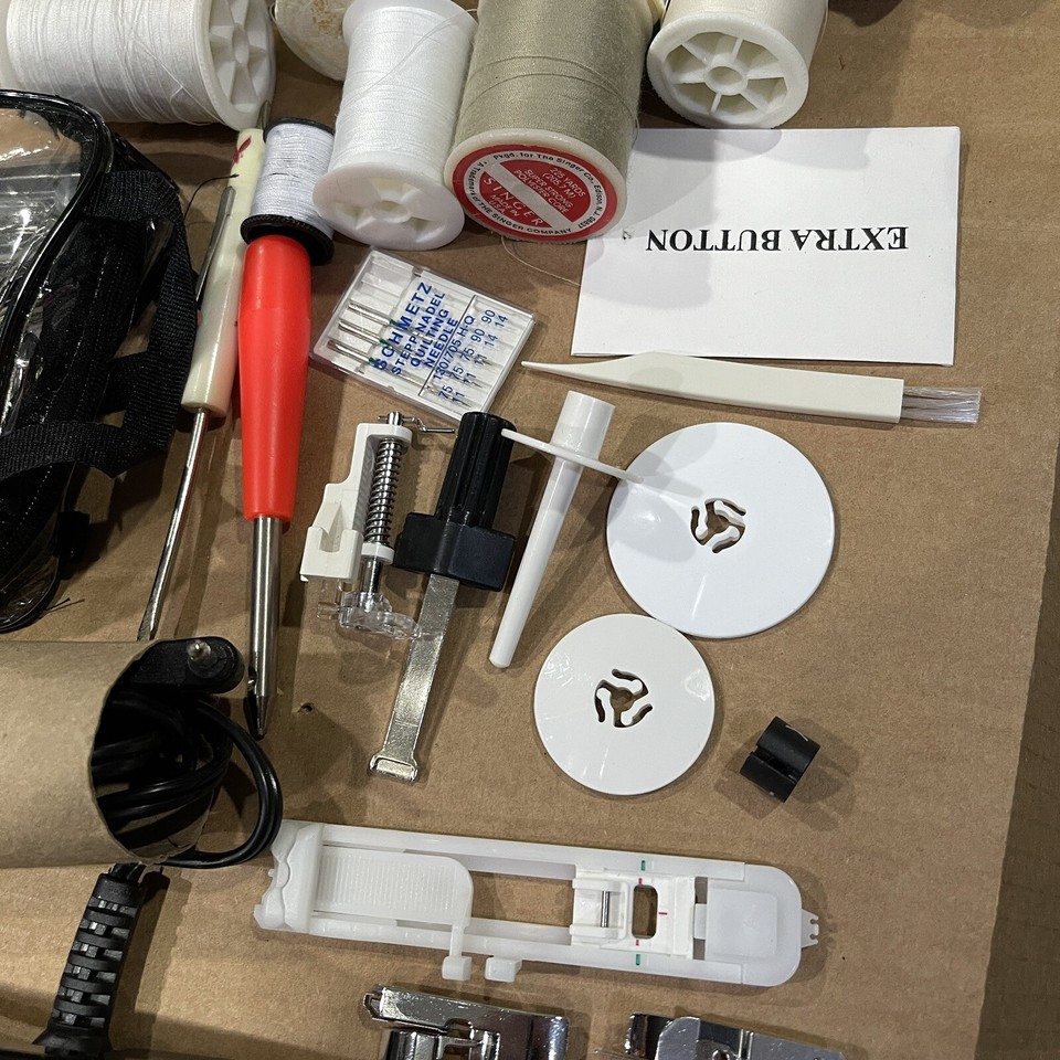 NICE Baby Lock Grace Sewing Machine Model BL40 with Foot Pedal BL 40