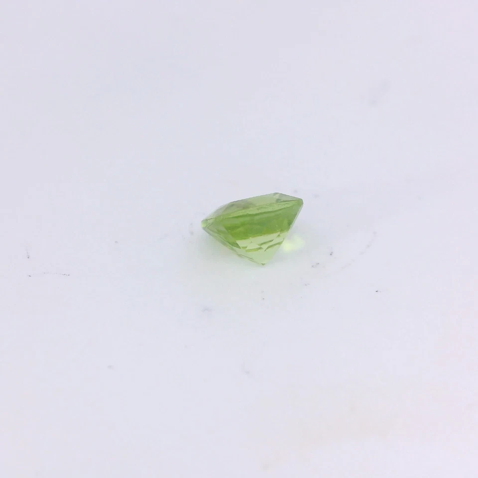 1.04ct Loose Antique Square Cut Genuine Peridot 6 x 6mm - Image 4 of 4