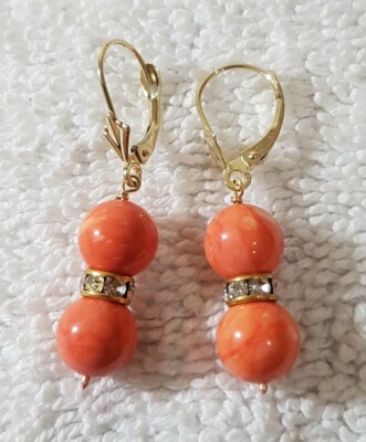 14 Karat Gelbgold Ohrringe mit Korallen Steinen 8 mm rund.