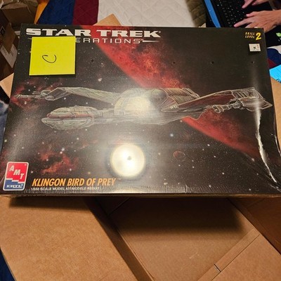 Star Trek Generations Klingon Bird of Prey AMT Scale Model KIT.  RARE UNOPENED