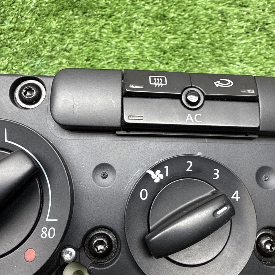 06-10 Volkswagen Passat / Jetta / Rabbit / GTI Climatizador Zona Única Foto 3 de 4