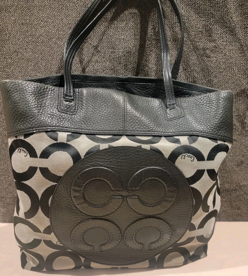 Bolso de Mano Coach De Colección Firma Negro/Beige Logo Tela Cuero Negro Plateado Herrajes Foto 2 de 4