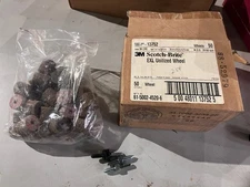 33 pcs+3 arbors 3M Scotchbrite EXL Unitized conditioning wheels 1x1x3/16" 8A-CRS