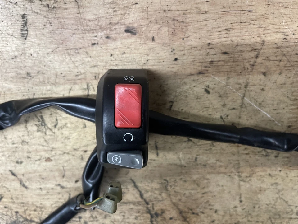 Interruptor de apagado de barra derecha Yamaha YZFR1 YZF R1 02 arranque 06 2002-2004 2005 2006 OEM Foto 2 de 3