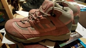 walking boots size 4