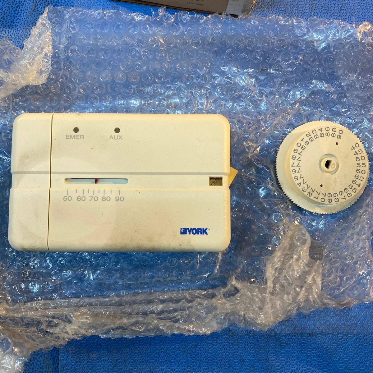 YORK 1F59:10/2ET11701224 LOW VOLTAGE HEAT PUMP THERMOSTAT WITH SUBBASE S2B1  2ET1 | eBay