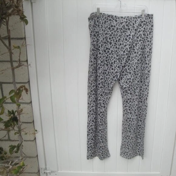 Pantalones de pijama Gilligan & O'Malley para mujer talla mediana gris negro estampado animal Foto 2 de 2