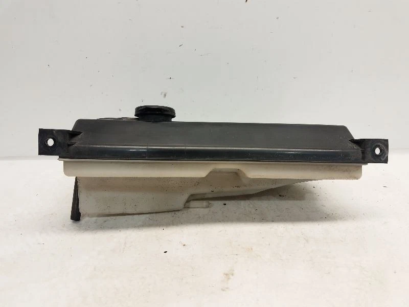 Kia Sportage 2005-10 (2,7 L/AT) depósito de refrigerante con tapa  Foto 2 de 4