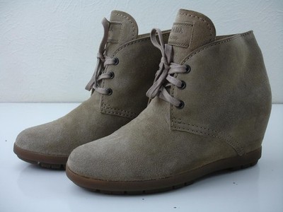 Women's 7.5 M 37.5 Prada Luxury Tan Suede Leather Half Boot Chukka Boots Lace-Up