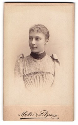 Photograph Müller & Pilgram, Dresden, See-Str. 21, pretty young lady with chic 