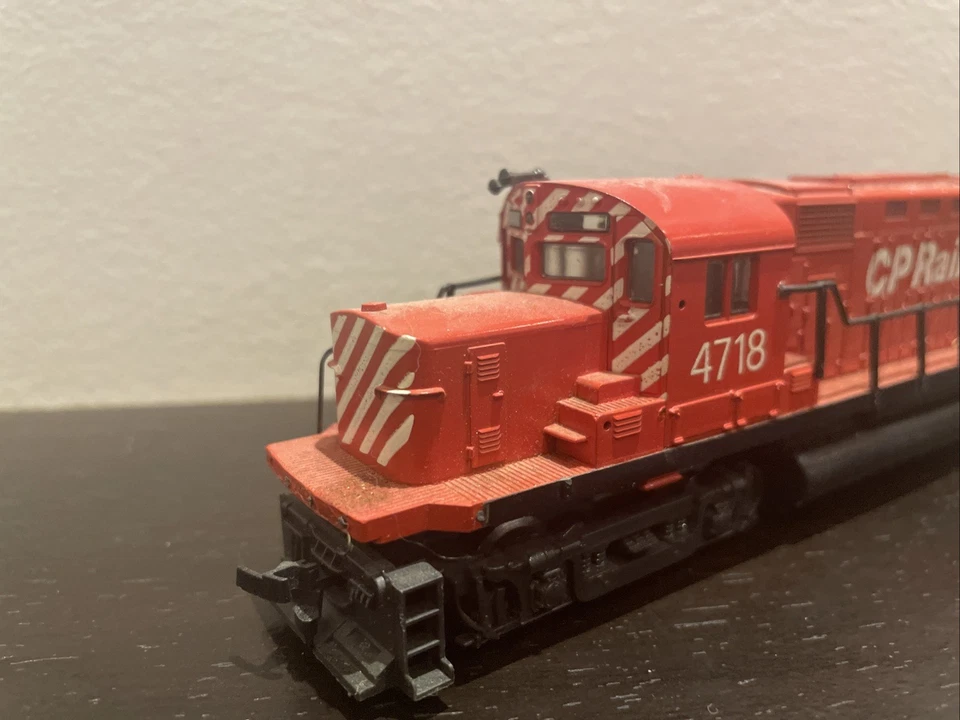 LIMA UN-POWERED GP LOCOMOTIVE CANADIAN PACIFIC CP RAIL ENGINE HO SCALE - Image 2 of 4