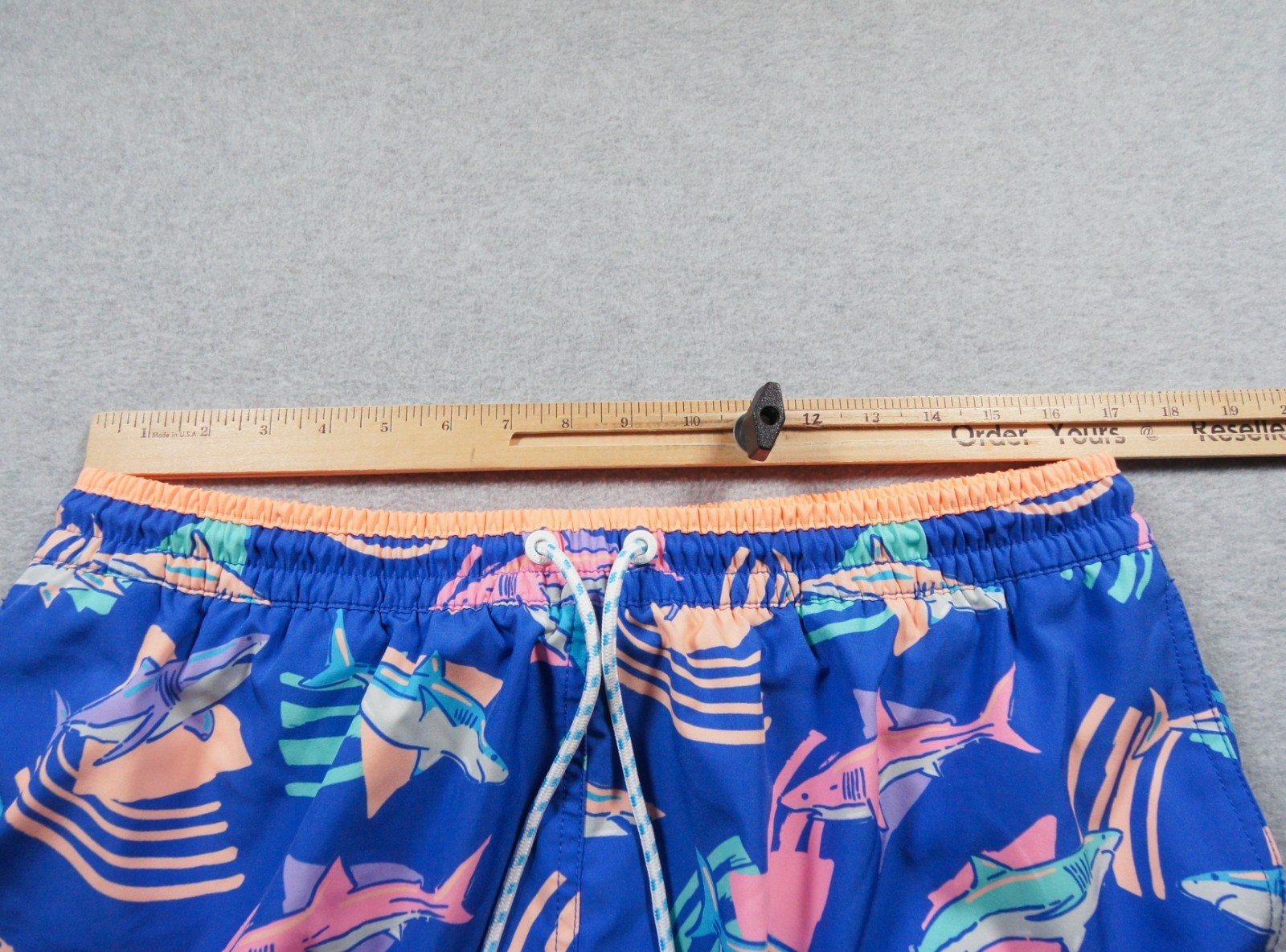 Chubbies Shorts Mens XLarge Blue Boardshorts 5.5" Inseam Swimwear Trunks Sharks