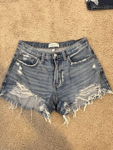 Abercrombie And Fitch Mid Rise Boyfriend Short/ C… - image 1