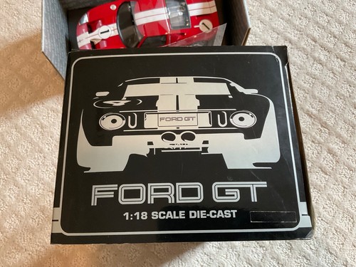 Ford GT 1:18 Scale Concept Die-Cast Model Kit #20022 Red Beanstalk - Picture 6 of 9