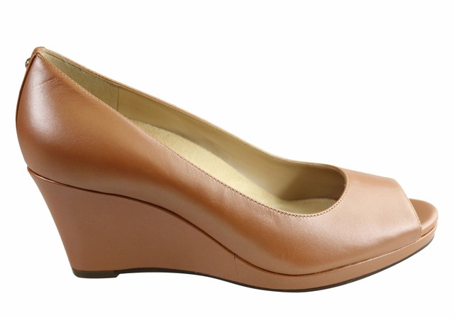 comfortable wedge shoes