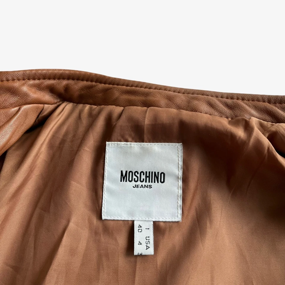 Chaqueta de motociclista de cuero marrón tachonado jeans Moschino vintage Y2K para mujer motocicleta Foto 2 de 4