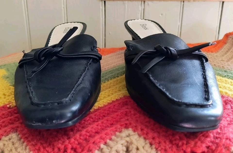 Bajo Mujer 9.5M Cuero Negro 2" Tacón Gatito Sin Cordones Mules Arco Acento Foto 3 de 4