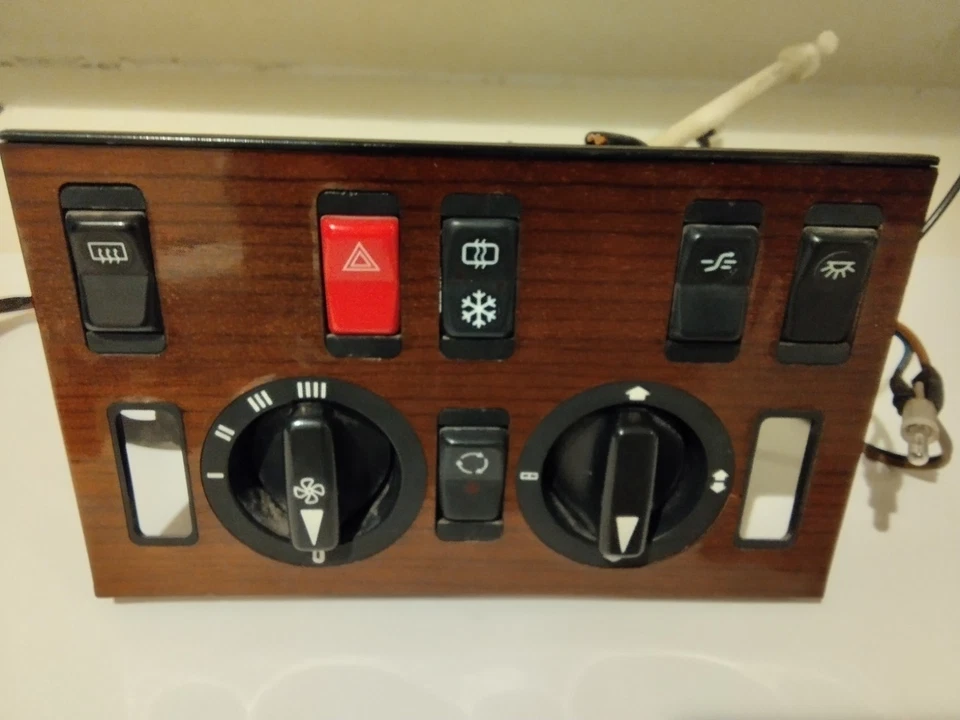 Mercedes-Benz W126 Euro Manual Dual Zone AC Heater Control Unit with Zebrano - Image 3 of 4