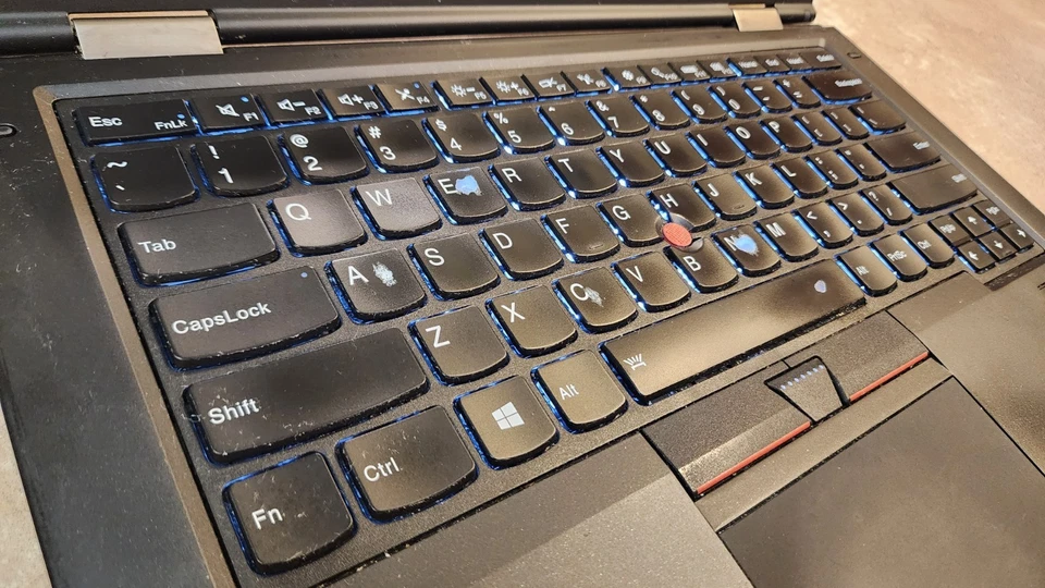 2 en 1 Táctil Lenovo ThinkPad X1 Yoga 2da Generación 14" FHD i7-6600U 256GB SSD 8GB RAM Foto 3 de 4