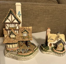 David Winter 1995 The Flower Shop & Buttercup Cottages Collectors Pieces 17 & 18