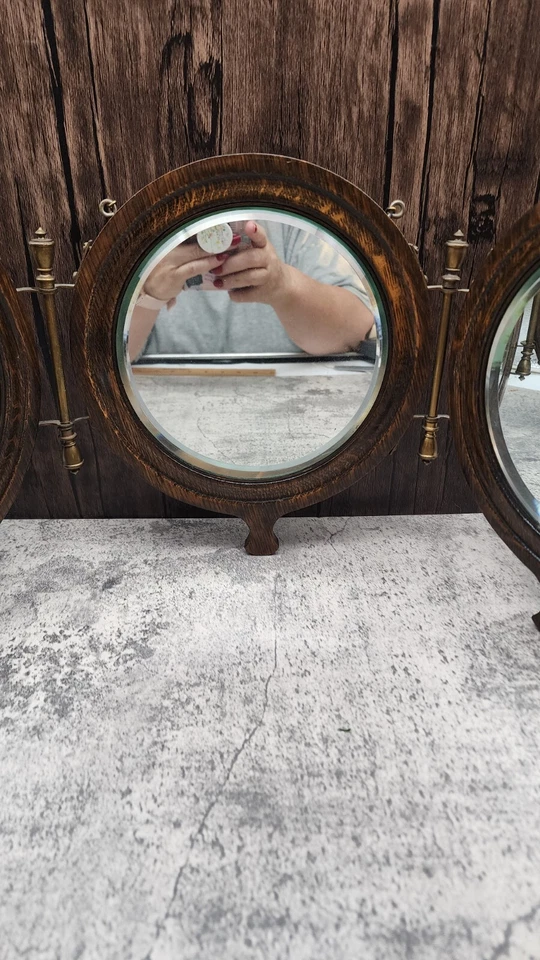 ANTIGUO ESPEJO DE AFEITAR REDONDO DE MADERA TRIPLE PLIEGUE HERRAJES DE LATÓN  Foto 4 de 4