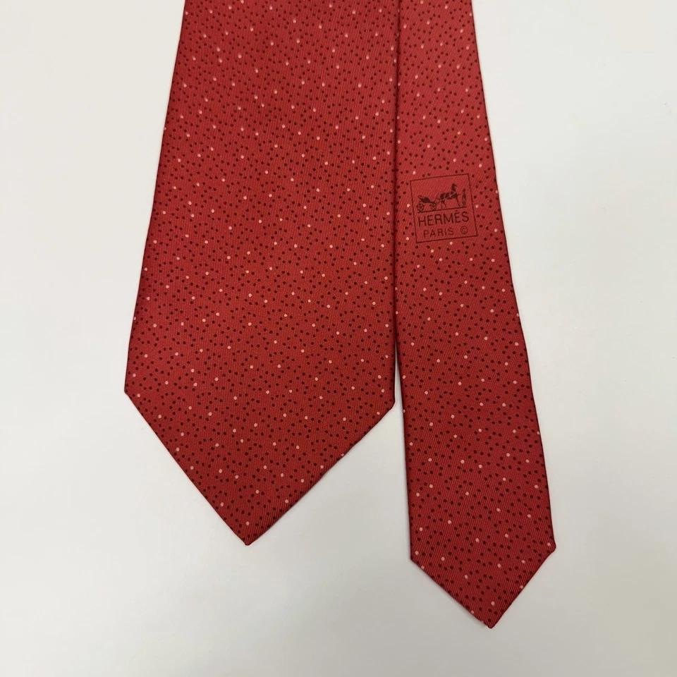 Corbata para hombre Hermes lunares rojo satinado seda Francia 7902 MA 3,5" (W) x 59" (L) usada en excelente estado Foto 2 de 4