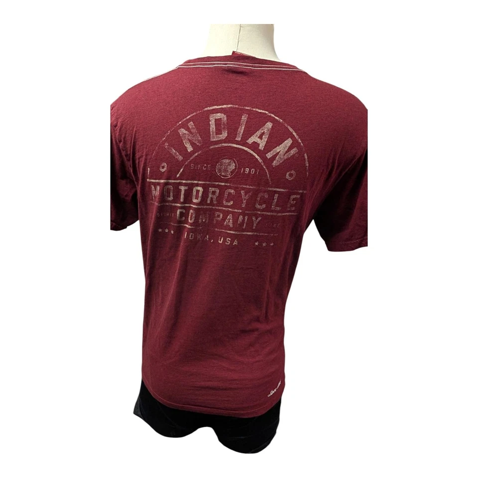 Indian Motorcycle Co. Camiseta con bolsillo con logotipo roja grande 1901 estilo vintage Foto 2 de 4