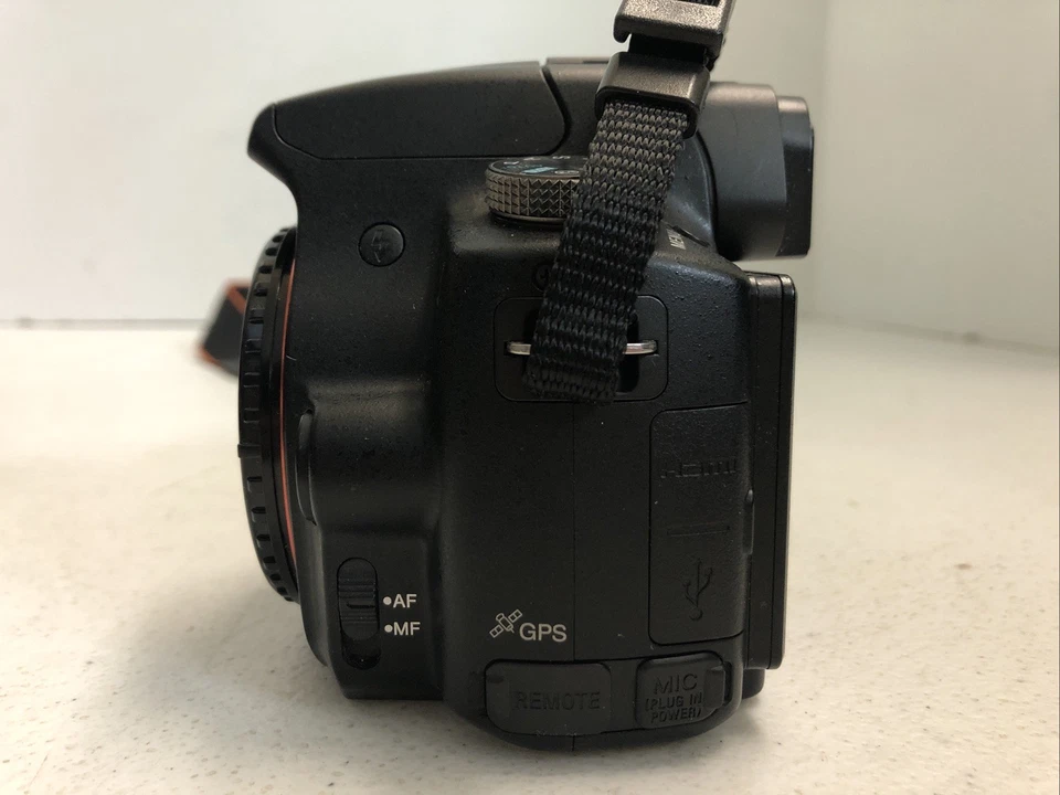 SONY SLT-A55V DSLR Camera Body, Battery, and Box - Image 4 of 4
