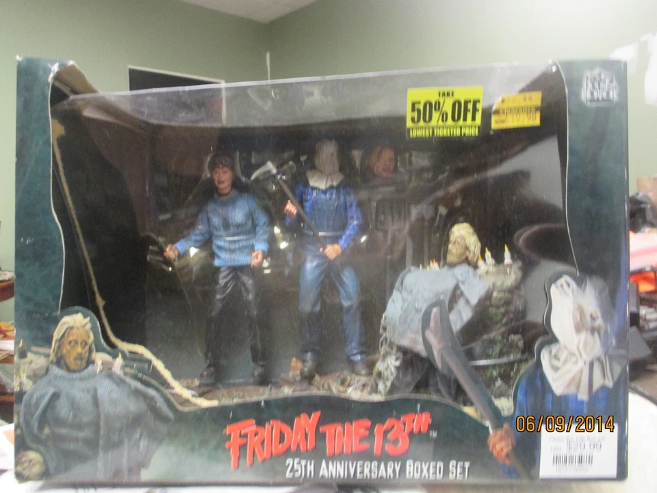 New Rare NECA Friday the 13th 25th Anniversary Boxed Set Jason & Pamela Voorhees - Image 4 of 4