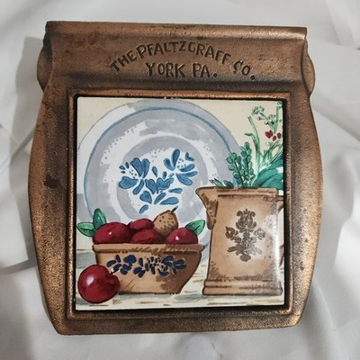 vtg Pfaltzgraff Copper Metal Ceramic Tile Trivet Crock shaped YORKTOWNE  6 1/2''