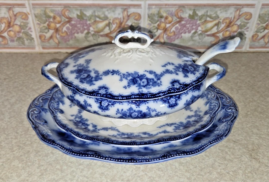 ANTIQUE FLOW BLUE SAUCE TUREEN WITH SAUCER & LADLES + OVAL PLATE W H GRINDLEY
