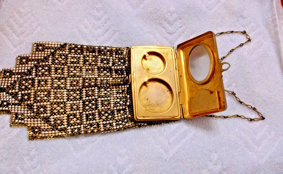 Whiting Davis 搪瓷网眼钱包化妆紧凑型艺术装饰 Flapper 女孩晚装包 — 第 2/4 张图片