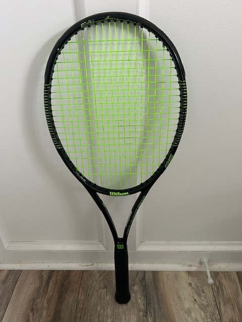 Wilson ブレード98 Amazon.com: Wilson Blade 98 (18x20) V9 Strung Performance Tennis